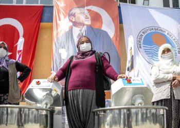 Büyükşehir Belediyesinden Tarsuslu kadınlara 25 hamur yoğurma makinesi