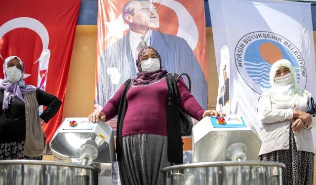 Büyükşehir Belediyesinden Tarsuslu kadınlara 25 hamur yoğurma makinesi