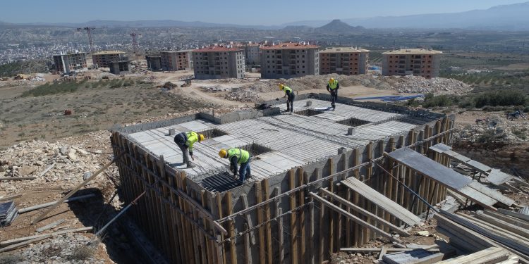 DEVECİ VE TOPKAYA MAHALLELERİ YETERLİ İÇMESUYUNA KAVUŞUYOR