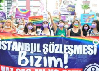 Mersin’de kadınlar yine barikatları aştılar: Biz bitti demeden bitmez!