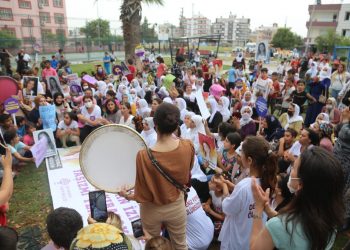 Mersin’de kadınlar Deniz Poyraz için bir araya geldi