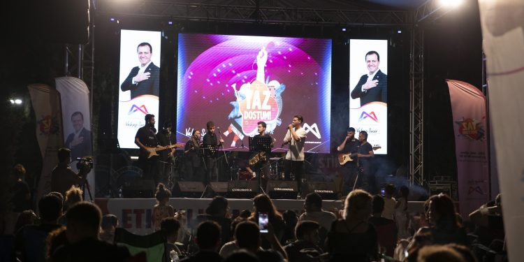 BÜYÜKŞEHİR’İN YAZ KONSERLERİ BÜYÜK SAHNEYE TAŞIDI