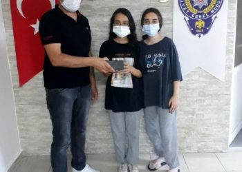 ÇOCUĞUNUN CEP TELEFONUNU GASP EDEN ŞÜPHELİLER YAKALANDI