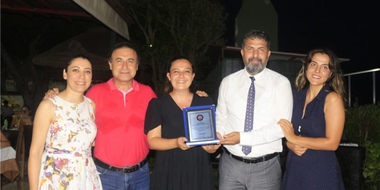 ÇOCUK HAKLARI SAVUNUCULARINA TEŞEKKÜR BELGESİ VERİLDİ