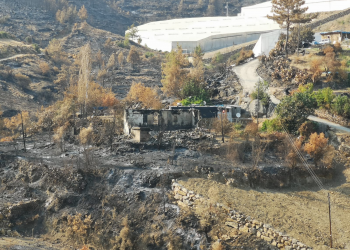 Gökçel Aydıncık’ta evleri yananlarla görüştü