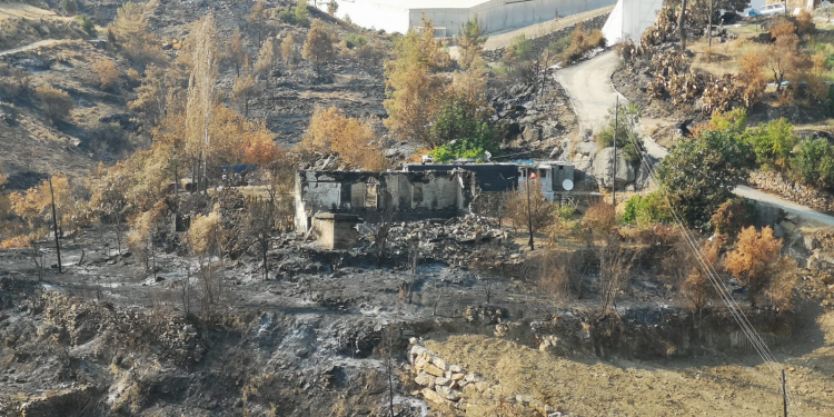 Gökçel Aydıncık’ta evleri yananlarla görüştü