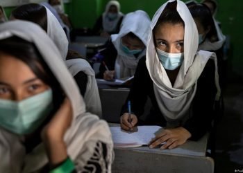 “Kadınlar Taliban götürmesin diye çatılardan atlıyor”