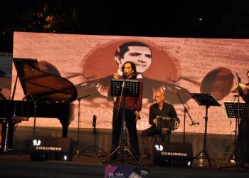 Ünlü Tenor Bülent Bezdüz, Mersin’de tango rüzgarı estirdi