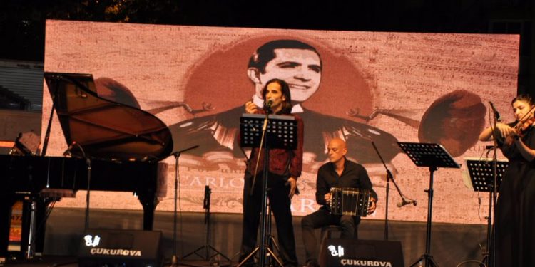 Ünlü Tenor Bülent Bezdüz, Mersin’de tango rüzgarı estirdi