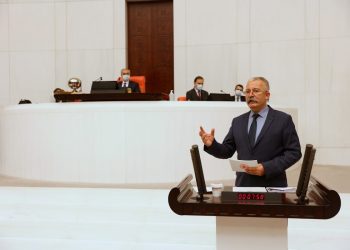HDP’li Turan yasaklanmış tarım zehirini meclis gündemine taşıdı