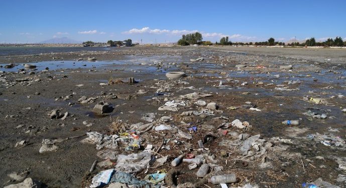 Van Gölü çekildi, kirlilik ortaya çıktı