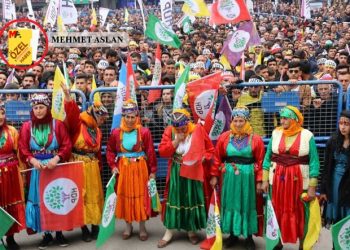 Aydınlardan muhalefete: HDP’nin uzattığı eli çevirmeyin
