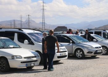 İkinci el araçta satış geriliyor, fiyat yükseliyor