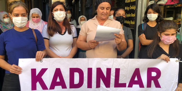 Kadınlar Mersin’de seslendi: Kadın mücadelesi yargılanamaz