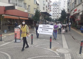 Kadınlardan polis engeline rağmen bildiri dağıtımı