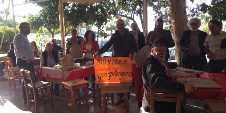 Nükleer karşıtları yargılanıyor