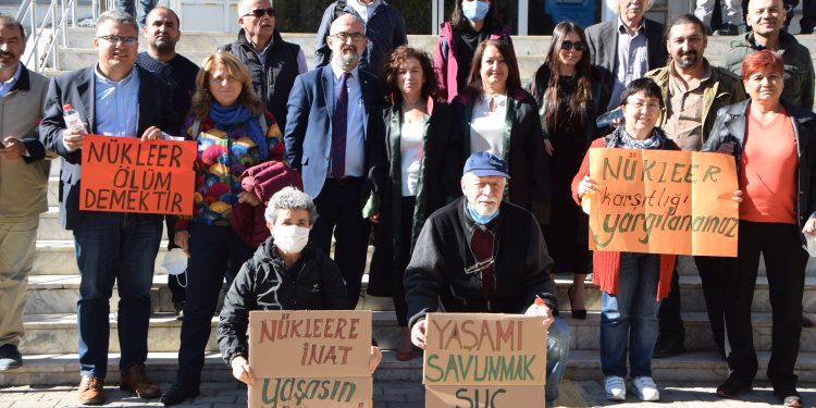 Nükleer karşıtları beraat etti