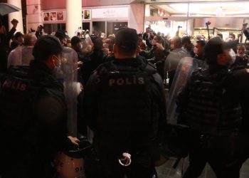 Mersin’de “geçinemiyoruz” eylemine polis müdahalesi