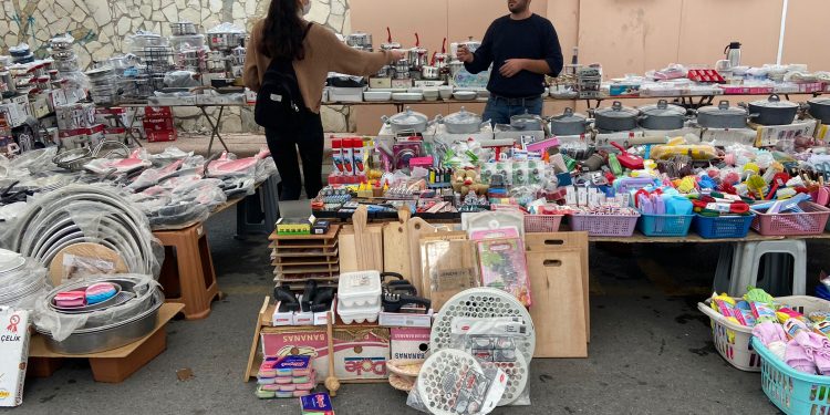 Bildiri dağıtan EMEP: İş ekmek özgürlük talepleri için mücadele