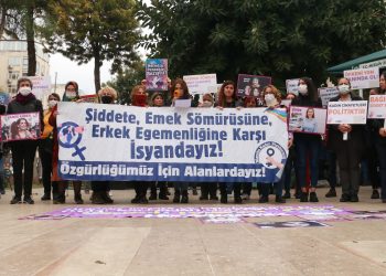 Kadınlar şiddete karşı alanlarda