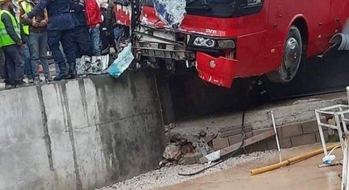 Akkuyu’da işçi taşıyan otobüsler çarpıştı