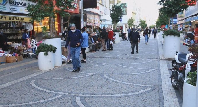 Mersin sokakları: İktidar değişirse kriz çözülür