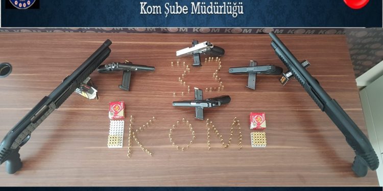 Mersin merkezli operasyonda 10 kişi gözaltına alındı