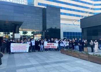 Sağlık çalışanları hakları için alanlara çıktı