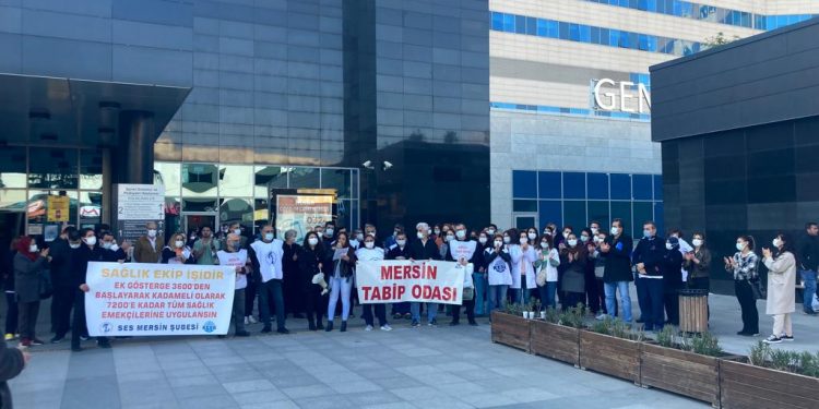 Sağlık çalışanları hakları için alanlara çıktı