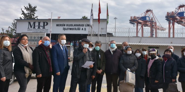 YKKED üyeleri limanın genişleme projesini protesto etti