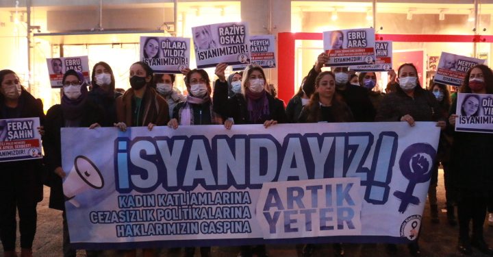 Mersin’de kadın katliamları protesto edildi