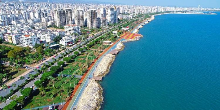 Mersin’de ihracat, ithalatı yakalayamadı