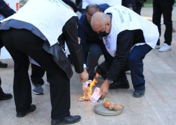 Emekliler ödeyemedikleri faturaları yaktı