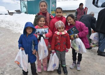Tarsus Belediyesi zorlu kış sürecinde köylerde hanelere misafir oldu