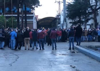 Çimsataş işçilerinin direnişi sürüyor