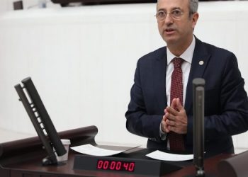 CHP’Lİ ANTMEN ‘KİM BU ELDE SATIR 515 RAKAMIYLA GEZENLER?’
