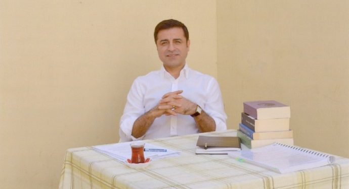 Demirtaş’a Davutoğlu’na hakaretten hapis cezası