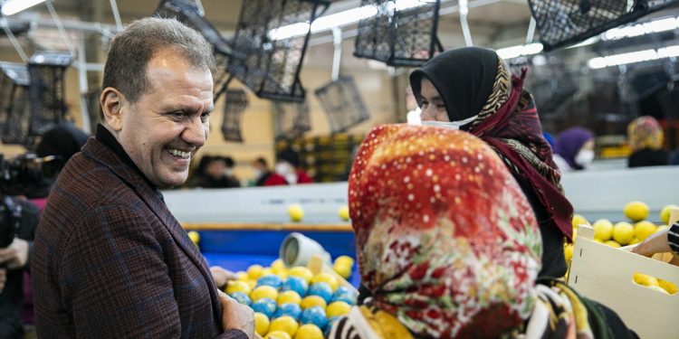 Başkan Seçer, emekçi kadınlarla bir araya geldi