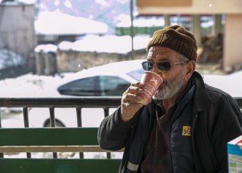 Kırsal mahallelerdeki vatandaşlara ekmek ve süt