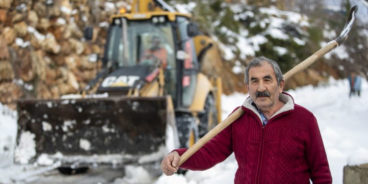 Karla mücadele çalışması her noktada sürüyor