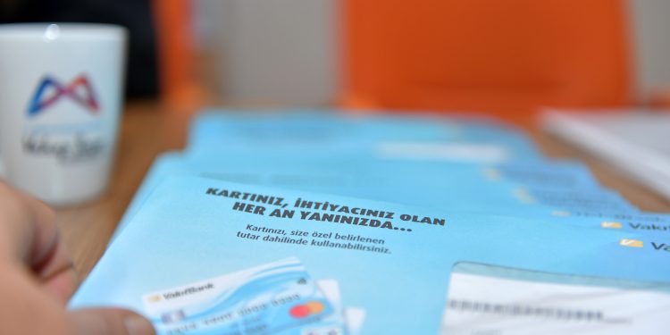 Lisans ve ön lisans öğrencilerinin hesaplarına öğrenim yardımları yatırıldı