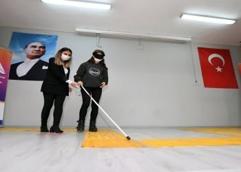 Öğrenciler siyah bant takarak görme engellileri anlamaya çalıştı