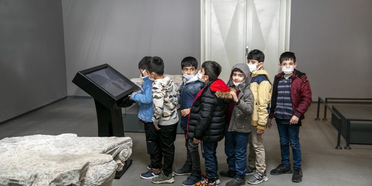 Öğrenciler sanatla buluşuyor