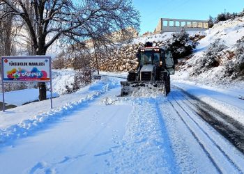 Karda mahsur kalanların imdadına büyükşehir yetişti