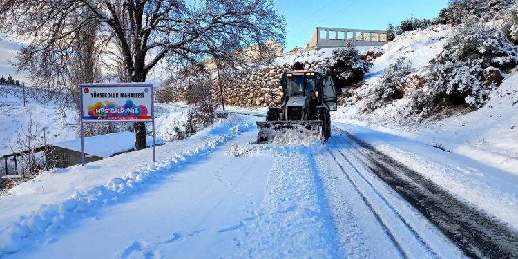Karda mahsur kalanların imdadına büyükşehir yetişti