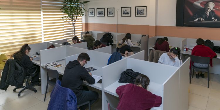 Öğrenci Çalışma Merkezi’nde çay, kahve ve internet ücretsiz