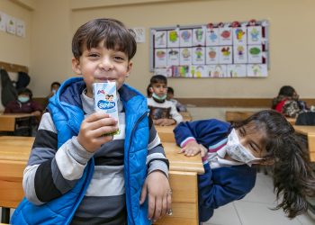 Büyükşehir, 1.5 milyon sütü miniklere ulaştırıyor