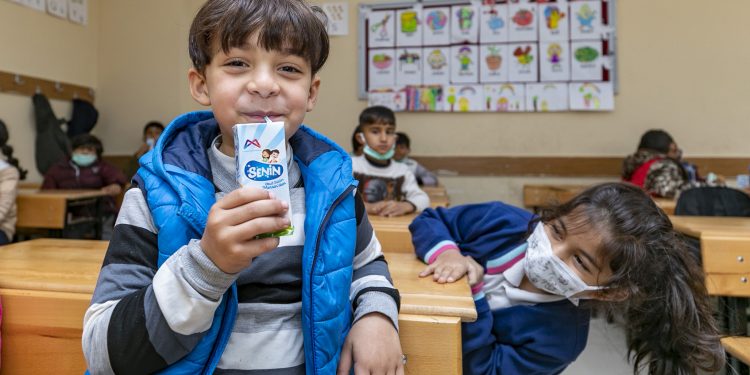 Büyükşehir, 1.5 milyon sütü miniklere ulaştırıyor