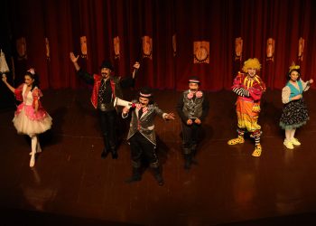 Şehir Tiyatrosu’nun ‘Gökkuşağının Altında’ oyunu büyük ilgi gördü