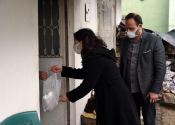 Askıda et ve peynir ihtiyaç sahiplerinin kapılarına kadar götürülüyor